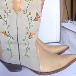 Rudel Linea embroidered boots size 7.5